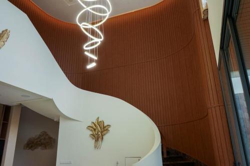 The Crown - Jakarta Barat