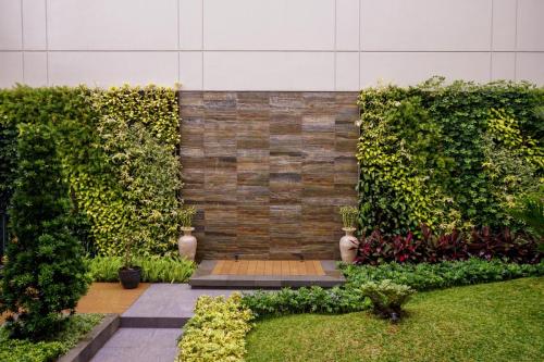 The Crown - Jakarta Barat