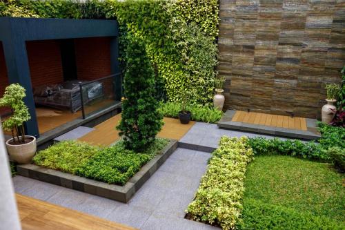 The Crown - Jakarta Barat